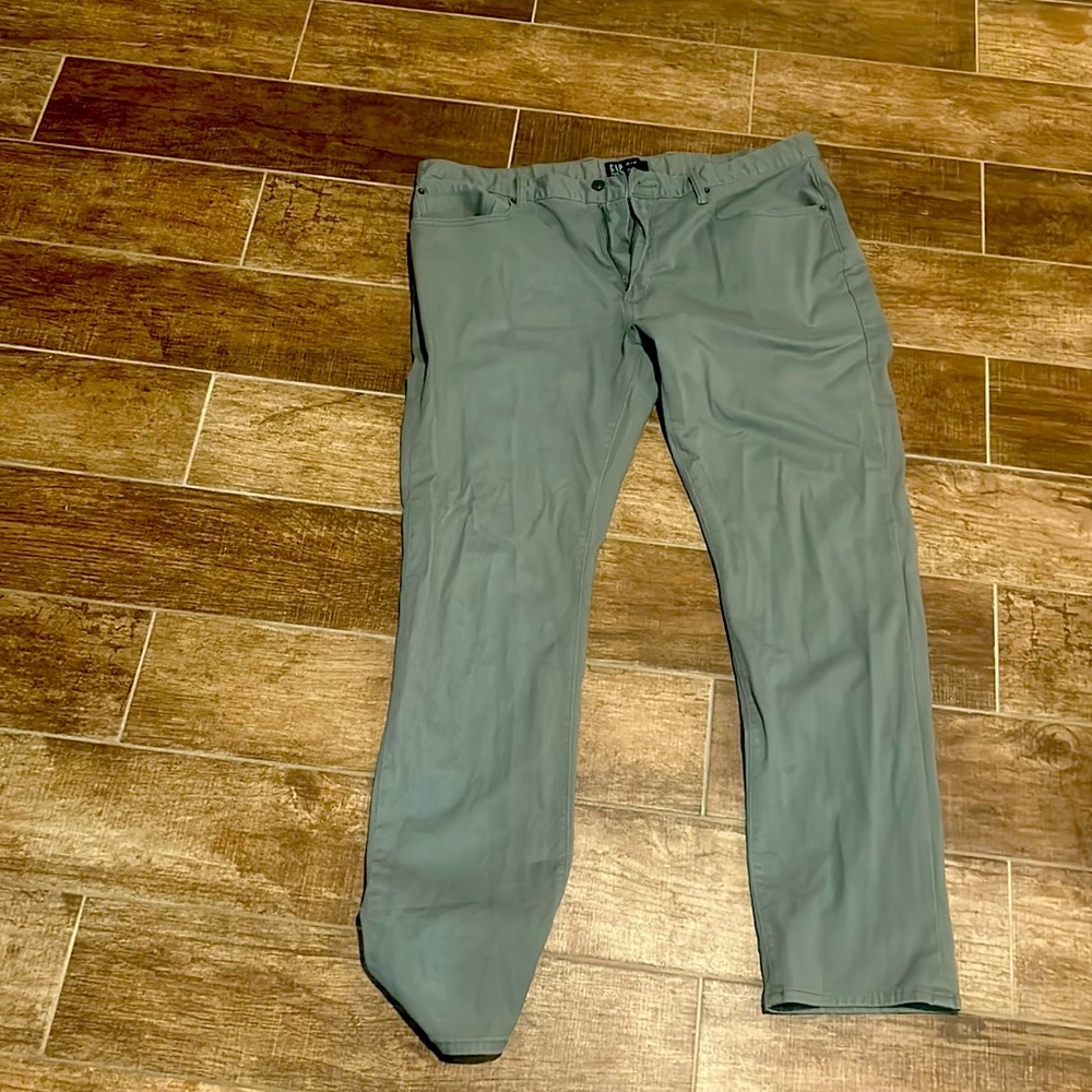 GAP Men’s Jeans/Sweat Pants. Size 38x22